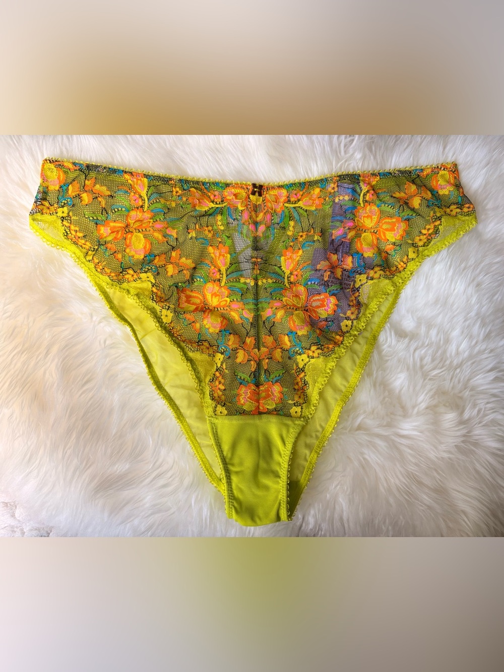 Sweetheart Lace High-Leg Bikini